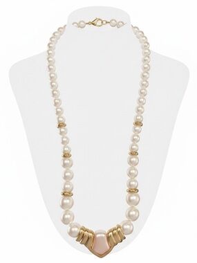 Vintage 1980s simulated pearl necklace by Napier
